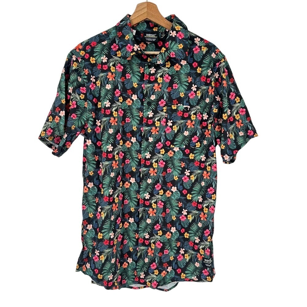 Wesc Floral Button Up Shirt Short Sleeve Men's S Hawaiian Resort Beach